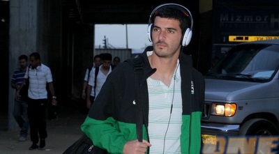 שלומי אזולאי. בחוד של אריק בנאדו (יניב גונן) שלומי אזולאי. בחוד של אריק בנאדו (יניב גונן)