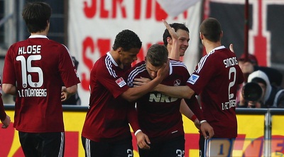 שחקני נירנברג חוגגים. ניצחון חשוב בקרבות התחתית (רויטרס) שחקני נירנברג חוגגים. ניצחון חשוב בקרבות התחתית (רויטרס)