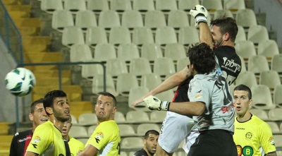 אבידור נוגח פנימה (עמית מצפה) אבידור נוגח פנימה (עמית מצפה)