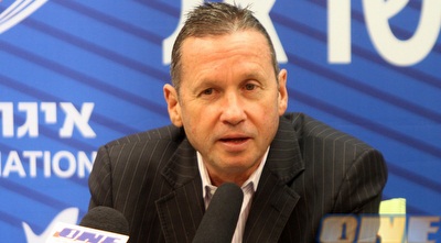 אבנר קופל. ניסה להתערב ללא הצלחה (חגי ניזרי) אבנר קופל. ניסה להתערב ללא הצלחה (חגי ניזרי)