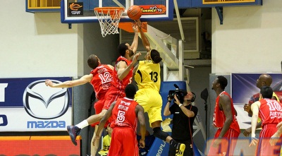 רנדל חוסם את וושינגטון (שי לוי)