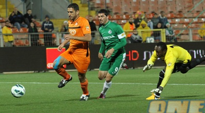 אזולאי כמעט גונב (עמית מצפה) אזולאי כמעט גונב (עמית מצפה)