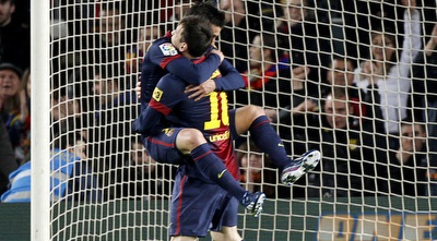 וייה חוגג עם מסי. פרגנו זה לזה (רויטרס)