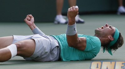 נדאל מאושר אחרי בניצחון (רויטרס) נדאל מאושר אחרי בניצחון (רויטרס)