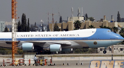 האייר פורס 1 של ברק אובמה בנתב&qout;ג (רויטרס)