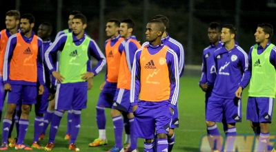 שחקני הנבחרת. &qout;לעבור את המשחק הראשון בשלום&qout; (יניב גונן)