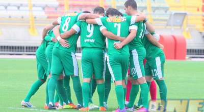 שחקני חיפה לפני השריקה (משה חרמון)