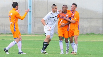 שחקני ראשל&qout;צ חוגגים שוויון (משה חרמון)