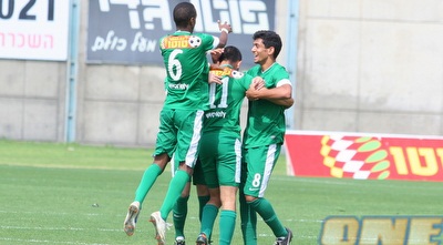 שחקני חיפה חוגגים (משה חרמון)