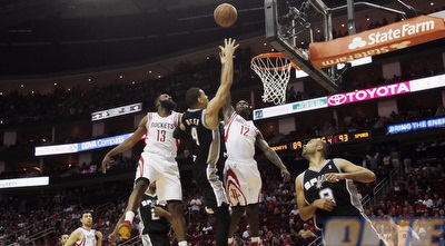 הארדן ובברלי מנסים לעצור את גרין (רויטרס)