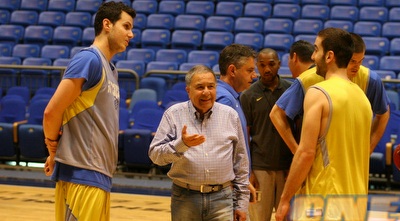 מזרחי עם אוחיון ופניני. &qout;זה הזמן של השחקנים לרדת מהעץ&qout; (משה חרמון) מזרחי עם אוחיון ופניני. &qout;זה הזמן של השחקנים לרדת מהעץ&qout; (משה חרמון)