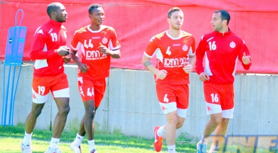 עומר דמארי, מור שושן, ג´ון פנטסיל ואריק דג´מבה דג´מבה (משה חרמון) עומר דמארי, מור שושן, ג´ון פנטסיל ואריק דג´מבה דג´מבה (משה חרמון)