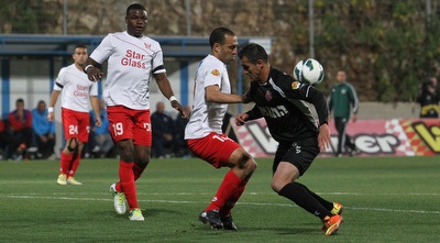 ללה מנסה לעבור (עמית מצפה)