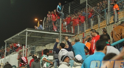 אוהדי סכנין ואחי נצרת מתעמתים (עמית מצפה)