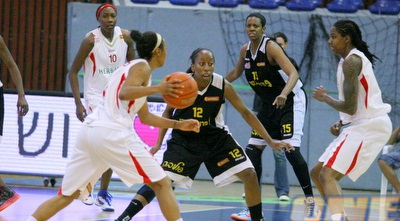 ג´נוארי וקארטר מול הייטאואר. צמודות אחת לשנייה (משה חרמון)