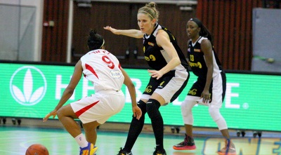 ג´נוארי מול לויצקי. הגארדית לא במשחק  (משה חרמון)