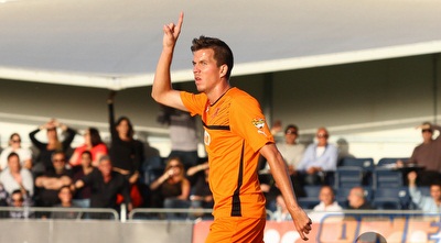 אדם הרפקה חוגג את שער היתרון (שי לוי) אדם הרפקה חוגג את שער היתרון (שי לוי)