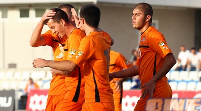 שחקני בני יהודה מברכים את הרפקה (שי לוי) שחקני בני יהודה מברכים את הרפקה (שי לוי)