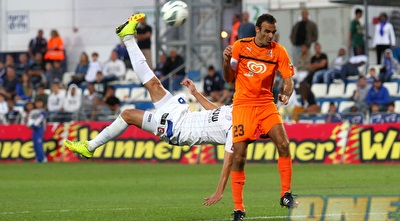 אסי בלדוט מנסה מספרת שאפתנית, אדרי נזהר (שי לוי) אסי בלדוט מנסה מספרת שאפתנית, אדרי נזהר (שי לוי)