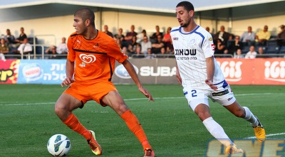 עשהאל בן שבת רודף אחרי גיל יצחק (שי לוי) עשהאל בן שבת רודף אחרי גיל יצחק (שי לוי)