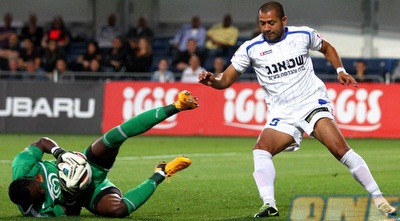 אדריאן פרננדס מחמיץ מול איינוגבה (שי לוי) אדריאן פרננדס מחמיץ מול איינוגבה (שי לוי)