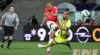 בן חיים בועט. קבוצה בלי נשמה (יניב גונן)