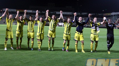 שחקני מכבי ת&qout;א חוגגים (יניב גונן)