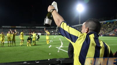 בקבוק שמפניה נפתח בבלומפילד (יניב גונן)