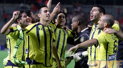 זהבי, מיכה ושחקני מכבי חוגגים (יניב גונן)