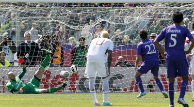 לאיץ´ כובש בפנדל (רויטרס)