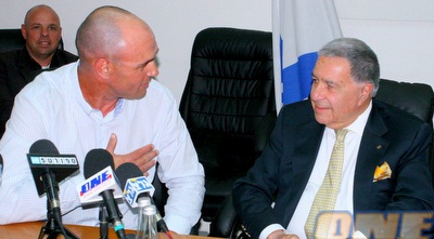 שמעון מזרחי וניר אלון (משה חרמון)