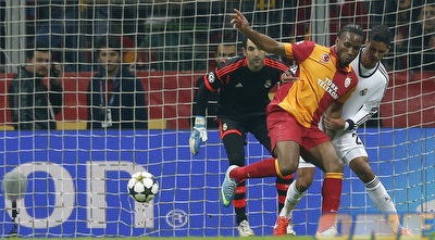 דרוגבה כובש עם העקב (רויטרס)