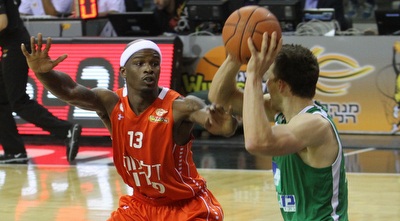 וורן שומר על מקל (עמית מצפה)