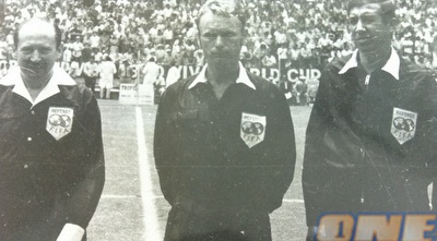 קליין שומר את הידיים מאחורי הגב, שלא ייראו שהן רועדות (ONE)