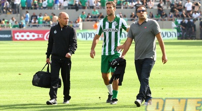 דקל קינן והקרסול הימני הפגוע (שי לוי) דקל קינן והקרסול הימני הפגוע (שי לוי)