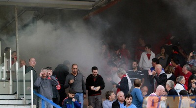 העשן שגרם לעיכוב קטן בפתיחת המשחק (יוסי ציפקיס)