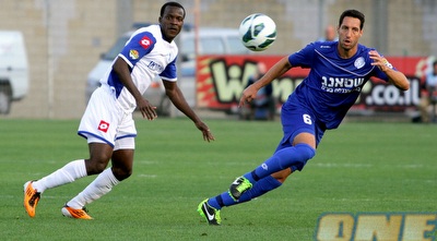 עמיר נוסבאום מול אוסיי מאוולי (יניב גונן)