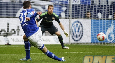 ג´וליאן דרקסלר מנסה להכניע את ברנד לנו (רויטרס) ג´וליאן דרקסלר מנסה להכניע את ברנד לנו (רויטרס)