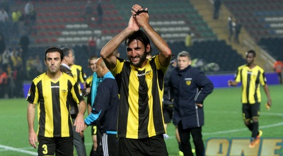 סטיבן כהן מודה לאוהדים. בדרך החוצה? (חגי ניזרי) סטיבן כהן מודה לאוהדים. בדרך החוצה? (חגי ניזרי)