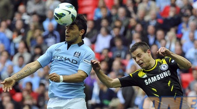 סרחיו אגוארו לפני ססאר אספיליקווטה (רויטרס) סרחיו אגוארו לפני ססאר אספיליקווטה (רויטרס)