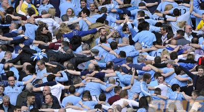 אוהדי מנצ´סטר סיטי (רויטרס) אוהדי מנצ´סטר סיטי (רויטרס)