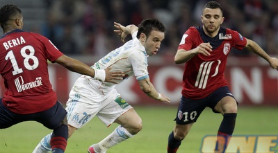 מרטין מנסה להדביק את ולבואנה. שירתו את פ.ס.ז&acute; (רויטרס)