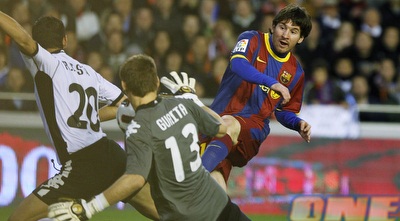 גויאטה עוצר את מסי. בשנה הבאה ביחד? (רויטרס)