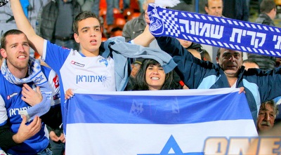 אוהדי ק&qout;ש חוגגים בר&qout;ג (משה חרמון)