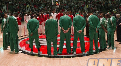 דקת הדומייה במשחק של בוסטון לזכר הרוגי המרתון (רויטרס)