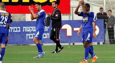 פרדה ואלבז מודים לקהל. החגיגות בהמתנה (יניב גונן) פרדה ואלבז מודים לקהל. החגיגות בהמתנה (יניב גונן)