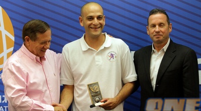 רועי חגאי מקבל את תואר מאמן העונה (יניב גונן) רועי חגאי מקבל את תואר מאמן העונה (יניב גונן)