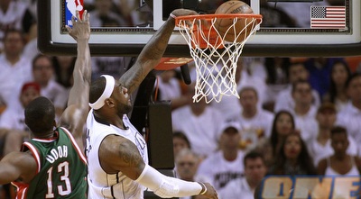 יודו לא מצליח לעצור את לברון בדרך לעוד דאנק (רויטרס) יודו לא מצליח לעצור את לברון בדרך לעוד דאנק (רויטרס)