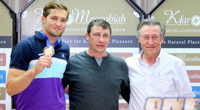 רענן ורשביאק, סרגיי וייסבורג ואלכס שטילוב (משה חרמון)