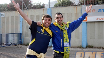 אוהדי מכבי ת&qout;א לפני המשחק (חגי ניזרי) אוהדי מכבי ת&qout;א לפני המשחק (חגי ניזרי)